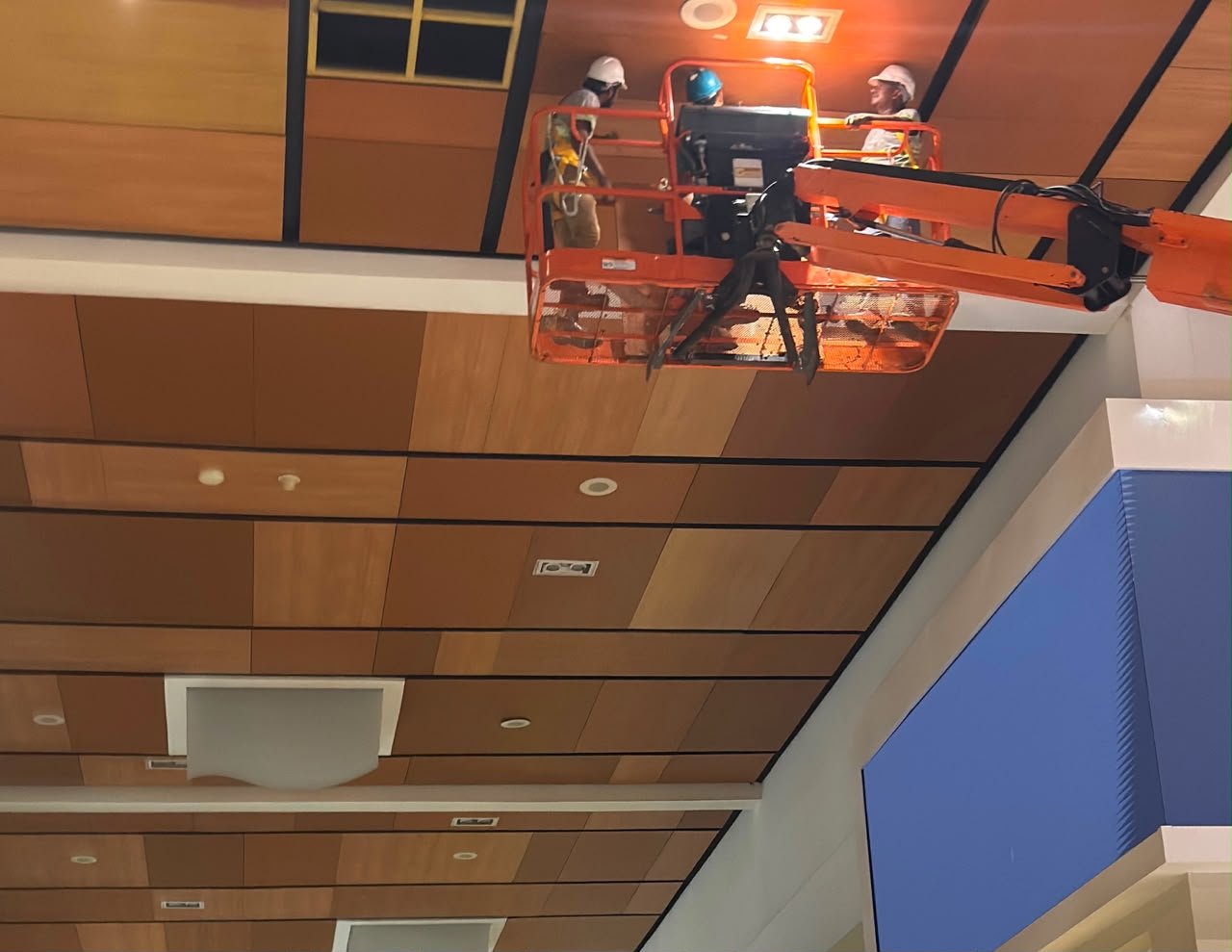 Revisión y Ajuste de Cielos Rasos Comerciales e Industriales foto 2
